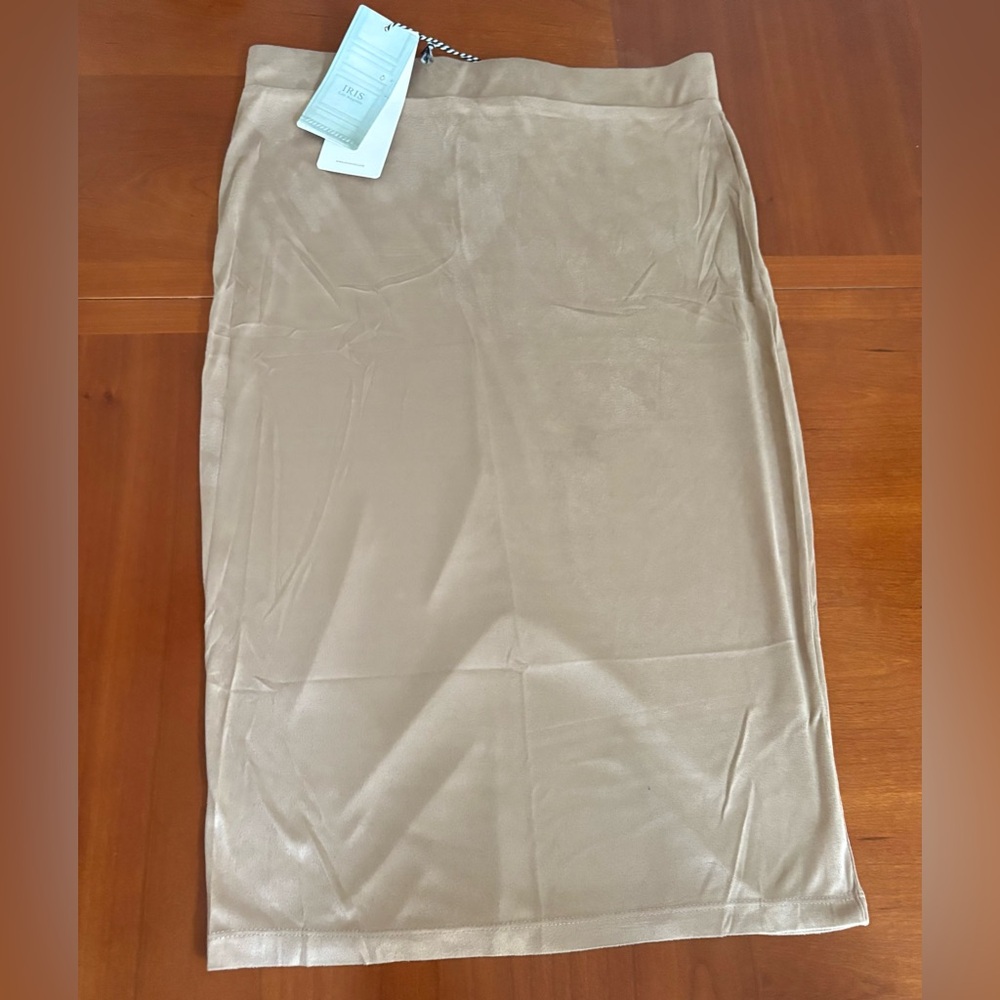 NWT IRIS Faux Suede Pencil Skirt – Tan – Size Large